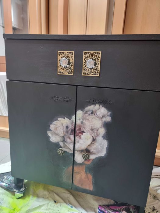 Шкаф с едно чекмедже и вратички