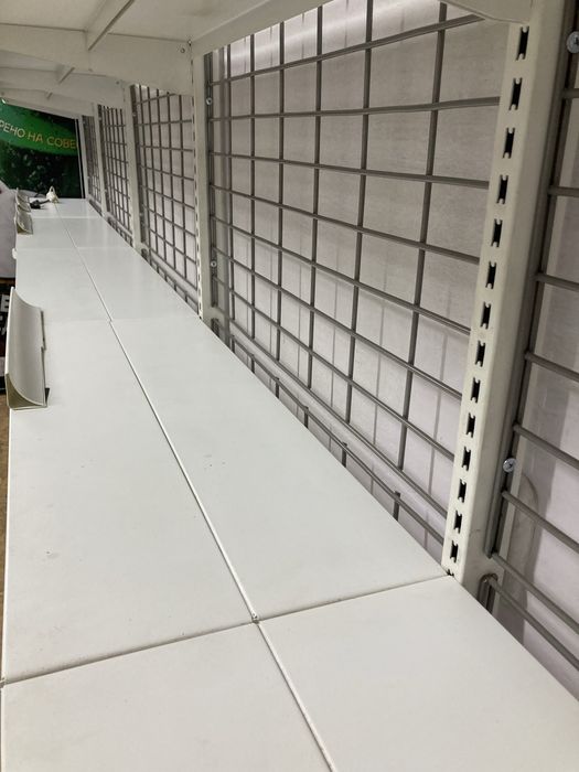 Стеллажи с полками