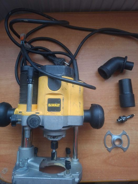 Freza Dewalt dw620 900w