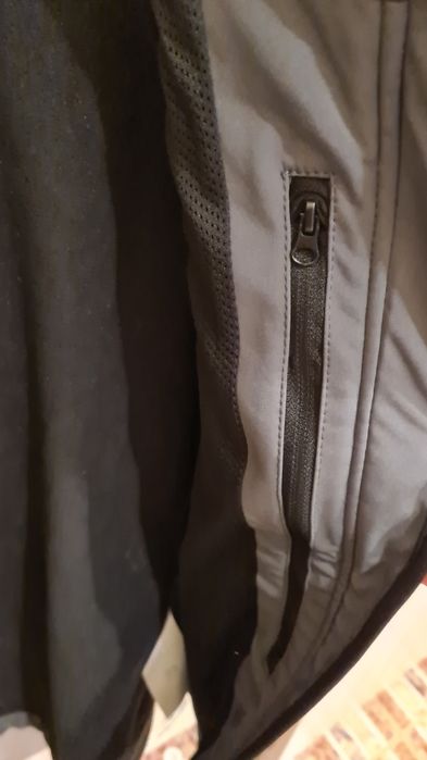 Ново непромокаемо яке Russell