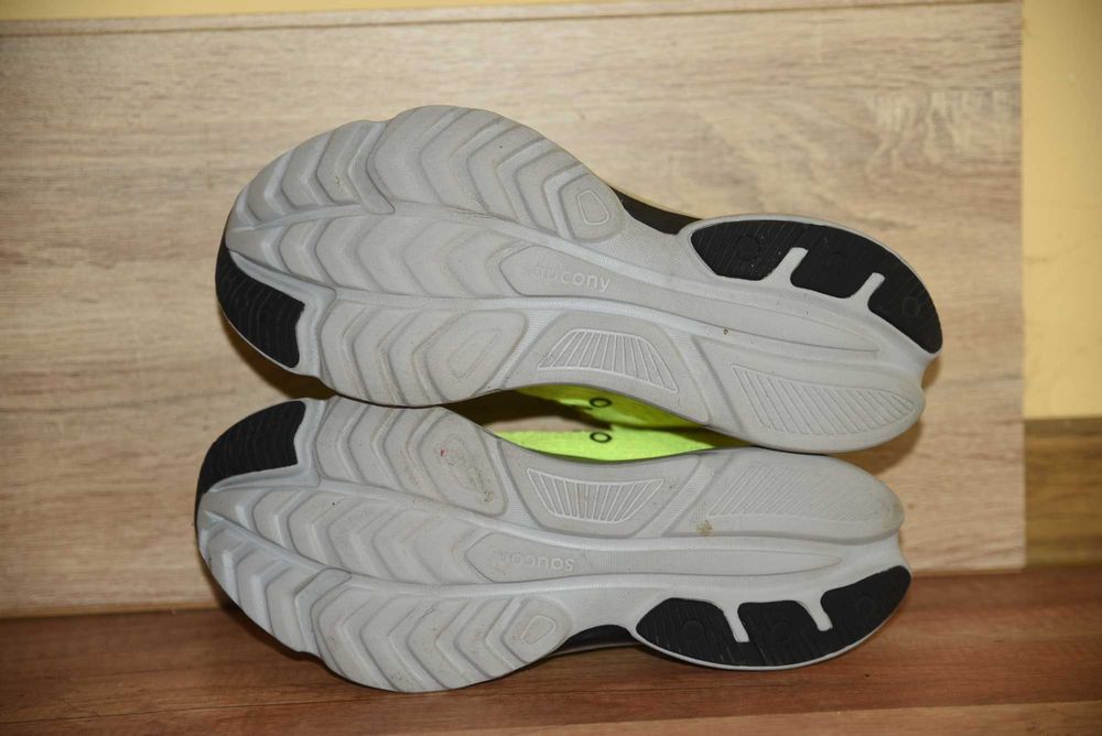 Saucony оригинални маратонки размер 45