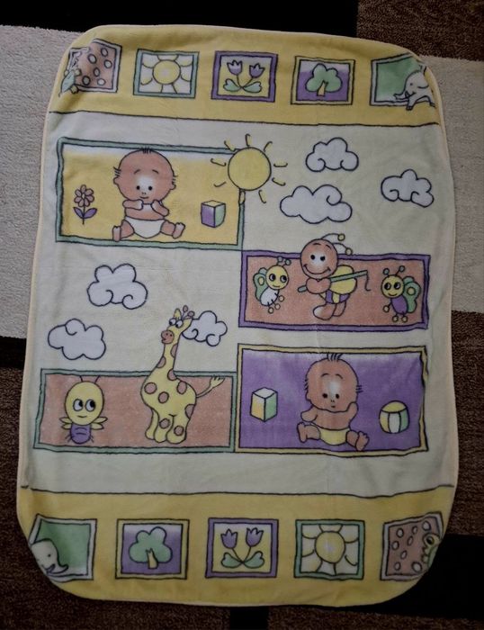 Продаются 2 детских одеяла р1,15*1,45 и 1*1,33. Состояние идеальное.