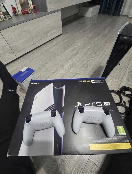 Vand Playstation 5 PRO PS5 PRO 2 CONTROLLERE SSD 2TB Accesorii Originale,HDMI,Cutie, NOU