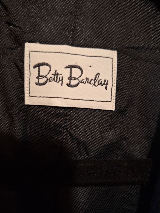 Продавам дамско сако