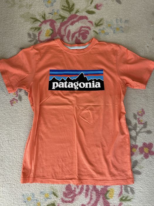 Продавам маркови тениски, размер S!