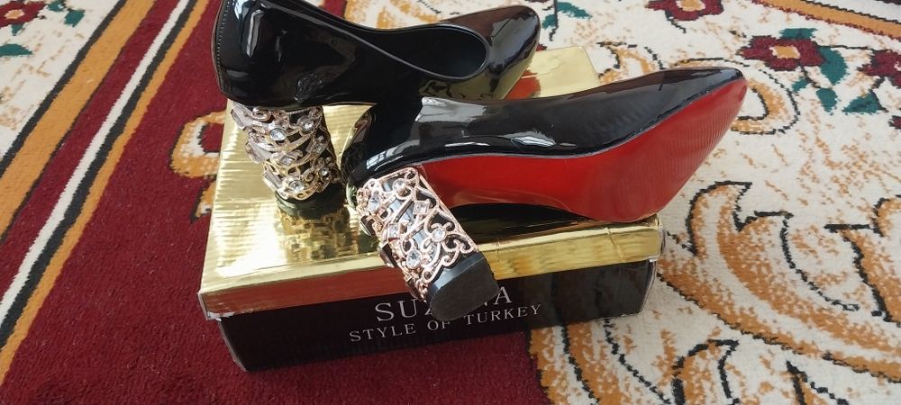 Аёллар туфлиси ...