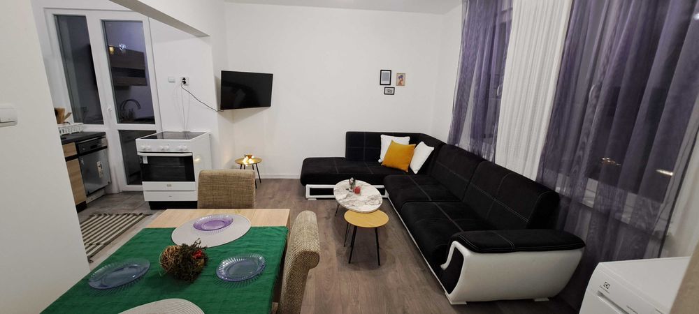 Нощувки: Голям Апартамент - 3 спални (Безплатно Паркиране)