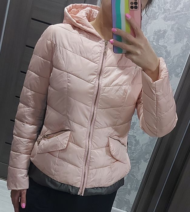 Продам женские куртки