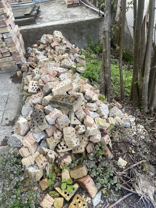 Тухли парчетии за насип