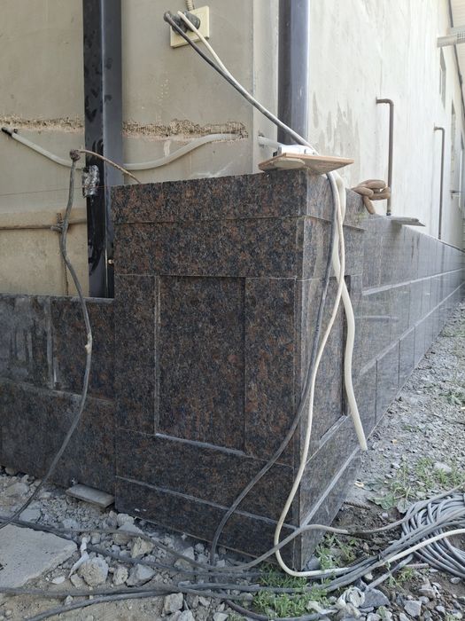 Гранит травертин мрамор ступени перила тумбы итд