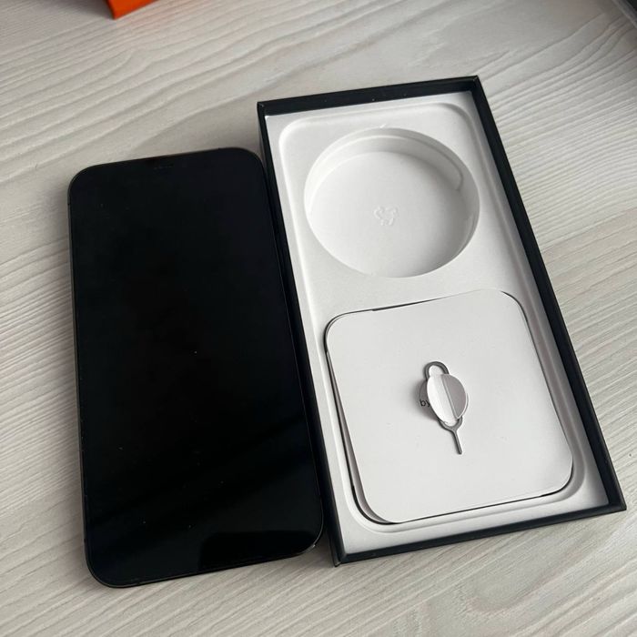 Продам Iphone 12 PRO