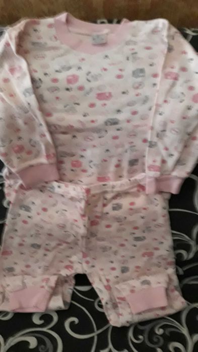 Детски дрехи в отлично качество и състояние.