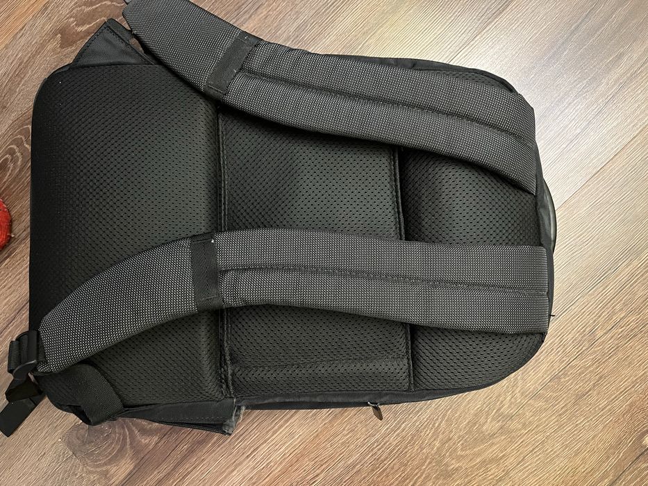 Vand geanta - ghiozdan pentru calculator