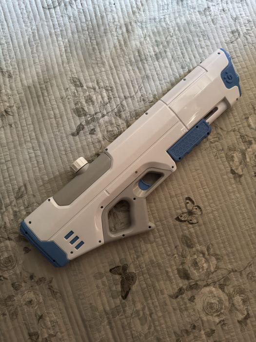 Прадаётся Водяной пистолет автомат игрушка