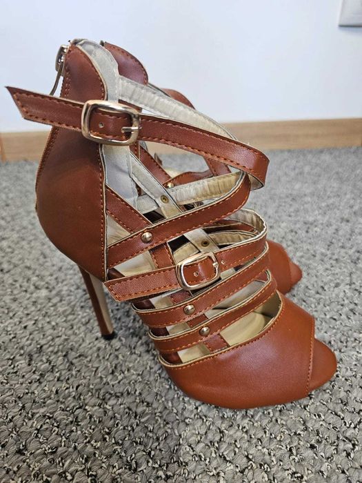 Pantofi elegnati NOU