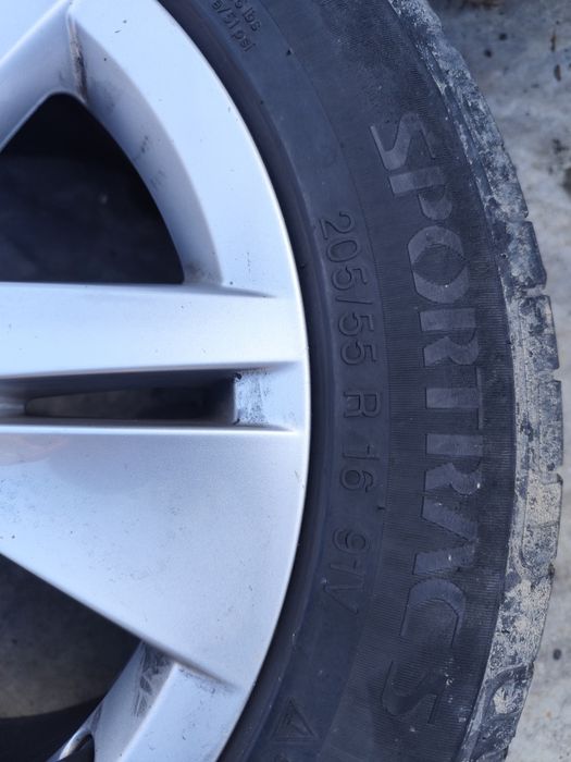 Джанти с гуми Golf 8 16 цола,в перфектно състояние