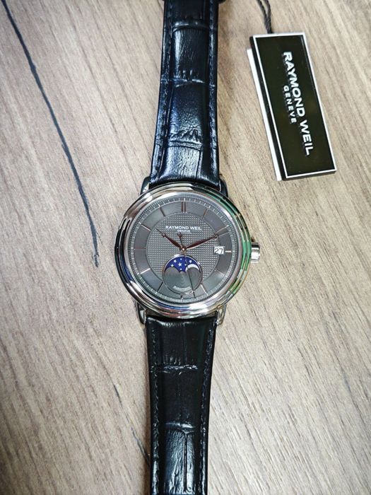 Швейцарские часы RAYMOND WEIL, механика.