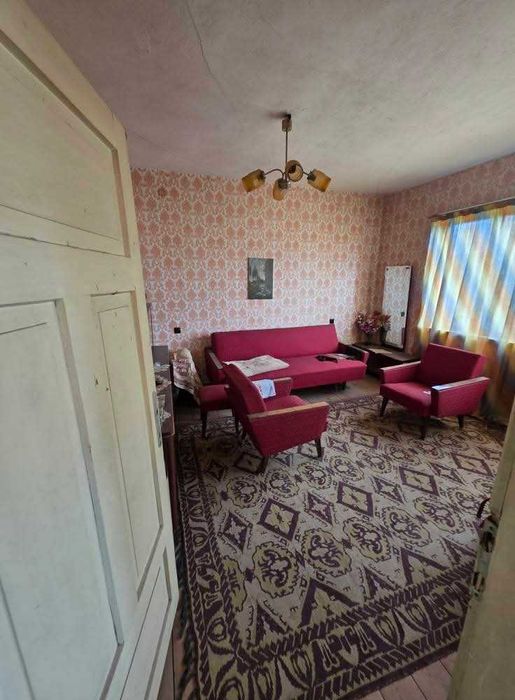 Продавам двуетажна къща