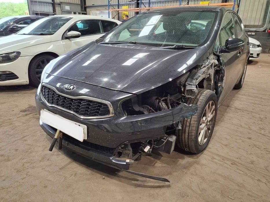 Aripa Fata Dreapta Kia Ceed 2016 Hatchback Negru