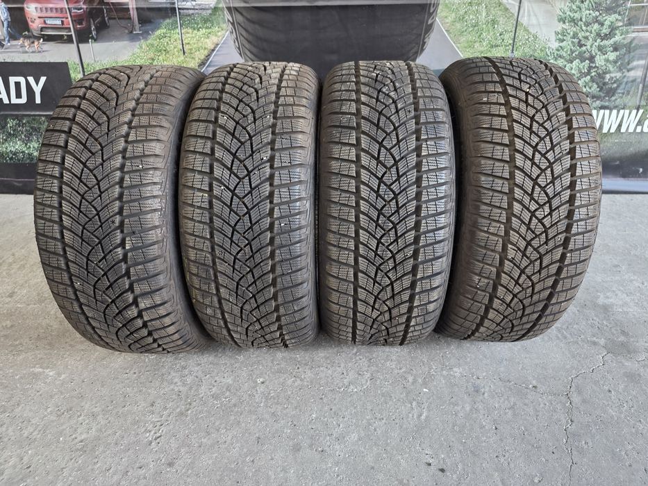 225/45/17 Goodyear 4бр