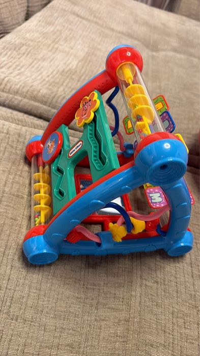 Jucarie triunghi cu activitati educative