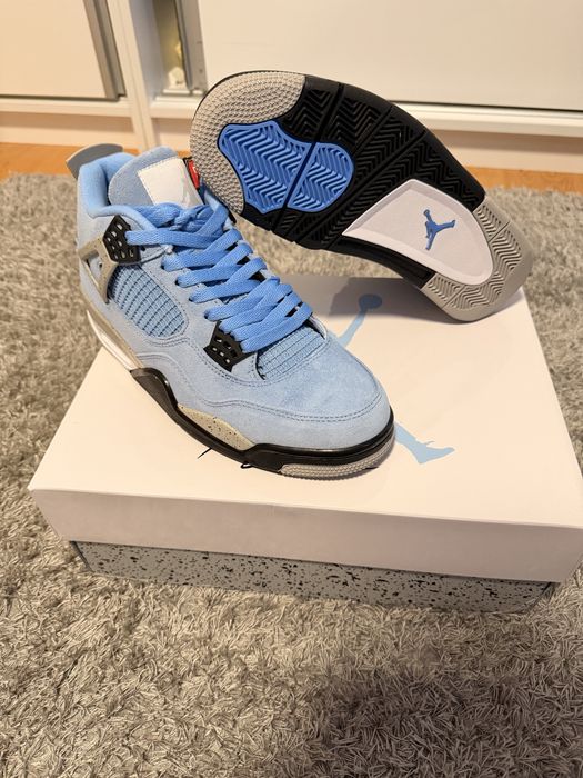 Air Jordan 4 University Blue