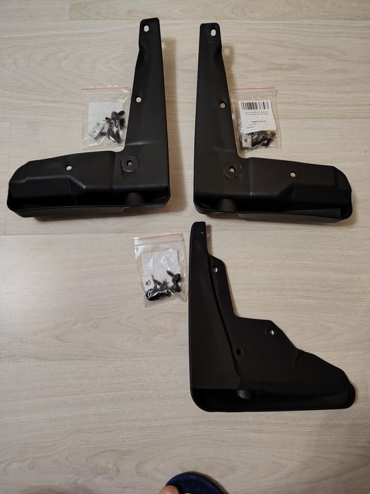 Продам Брызговики на тайота 75