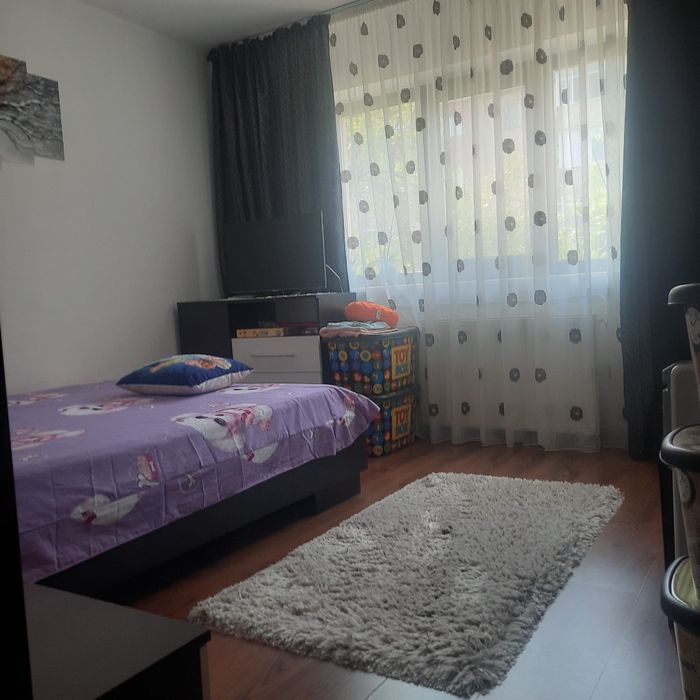 Închiriez apartament 1 mai