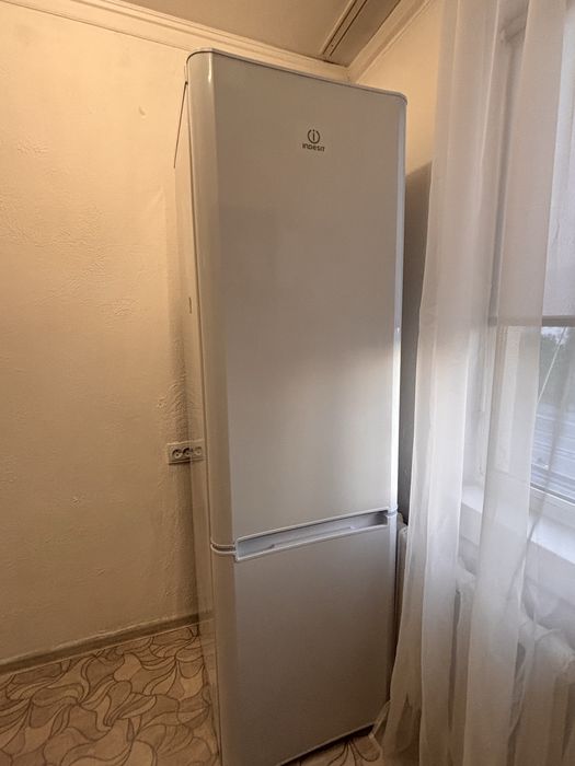 Продается холодильник Indesit