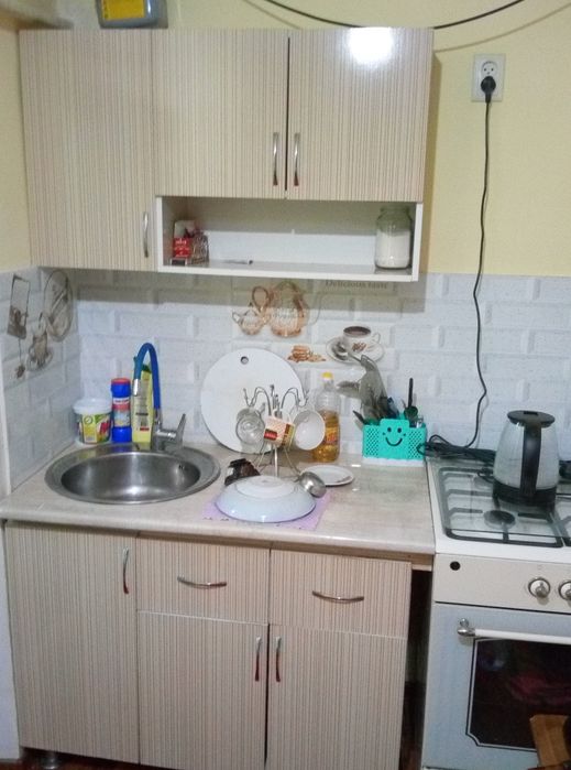 Uy sotiladi. The house is for sale. Дом продается.