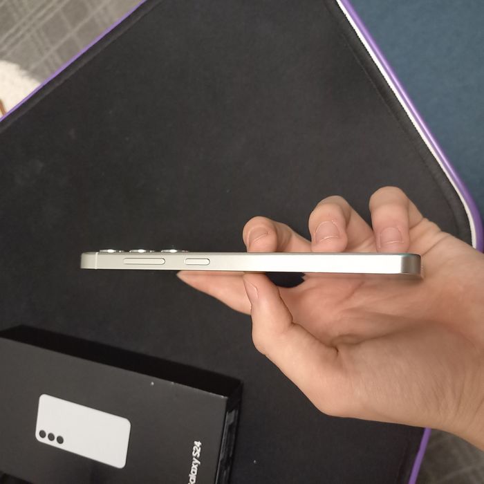 Samsung s24,хороший.