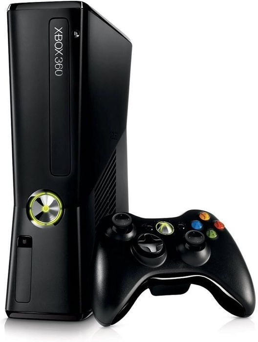 Vand consola  xbox 360  cu 2 manete