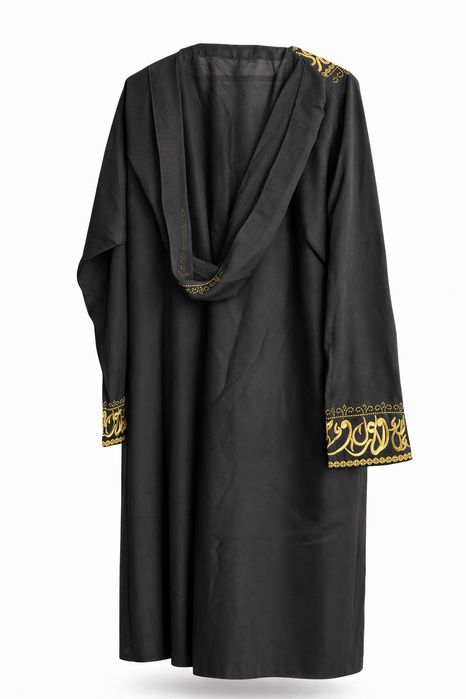 Роскошная чёрная абайя с изысканной золотой вышивкой