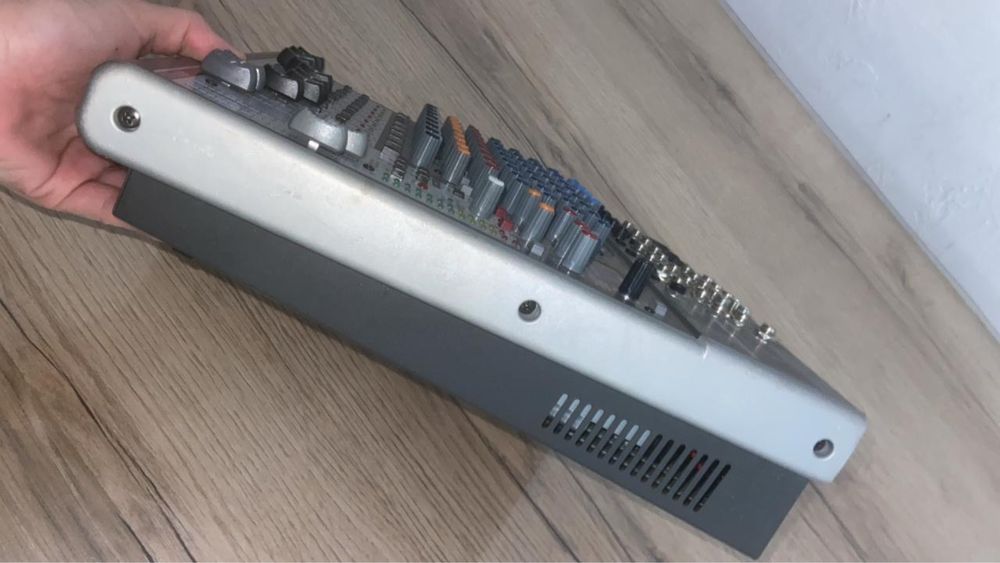 Продам пассивный микшерный пульт BEHRINGER xenyx1622usb