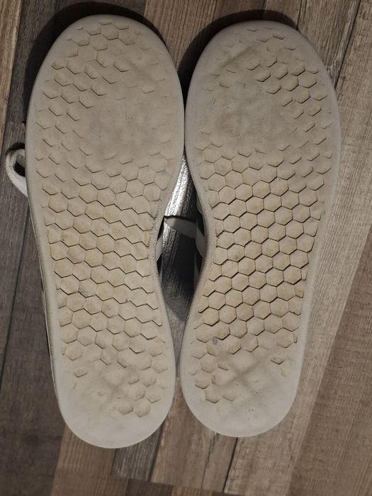 Adidasi adidas s