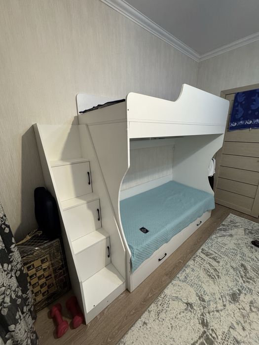Кровать двухъярусная