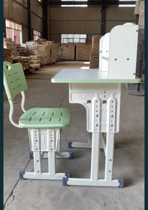 Парта детский оригинал. Качества показано на каробка  и документами.