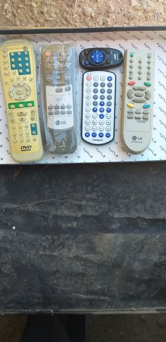 Продам пульты на телевизор,музыкальный центр, на радио магнитолы по 10