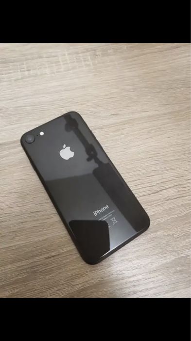 Iphone 8 в хорошем состояние