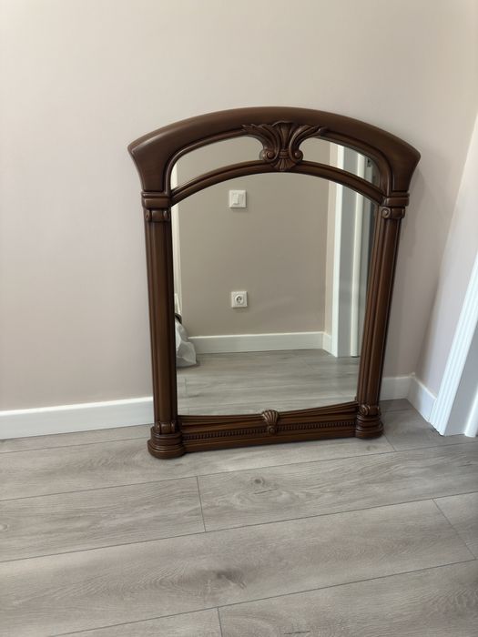 Зеркало в рамке