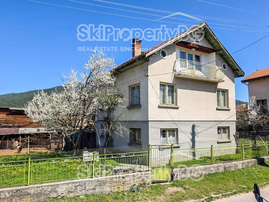 Стара къща с голям инвестиционен потенциал в село Говедарци, близо до Боровец!