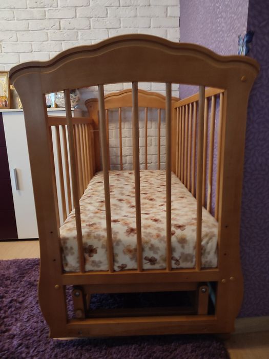 Манеж деревянный с матрацем