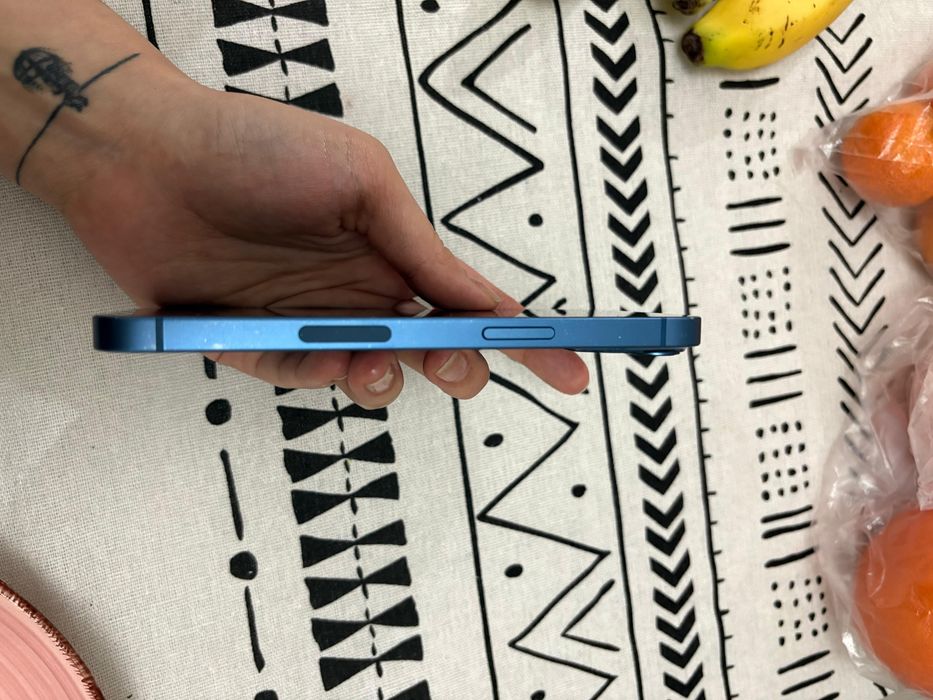 Продается Iphone 13 на 256гб.