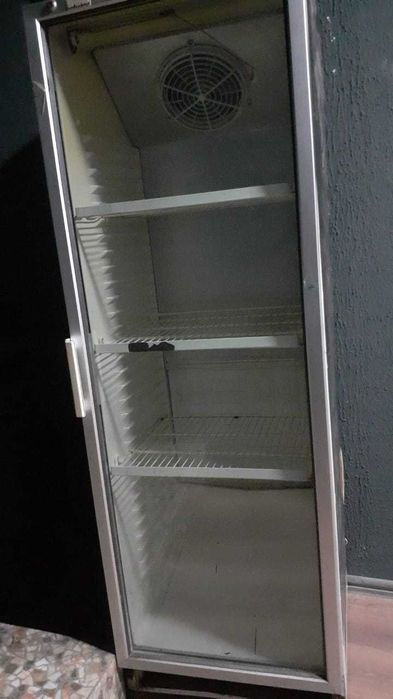 Витринный холодильник шкаф высокий