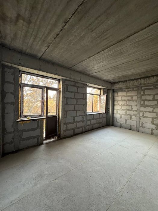 СПУТНИК 5 - продаётся квартира 2/4/10  72м2  коробка.