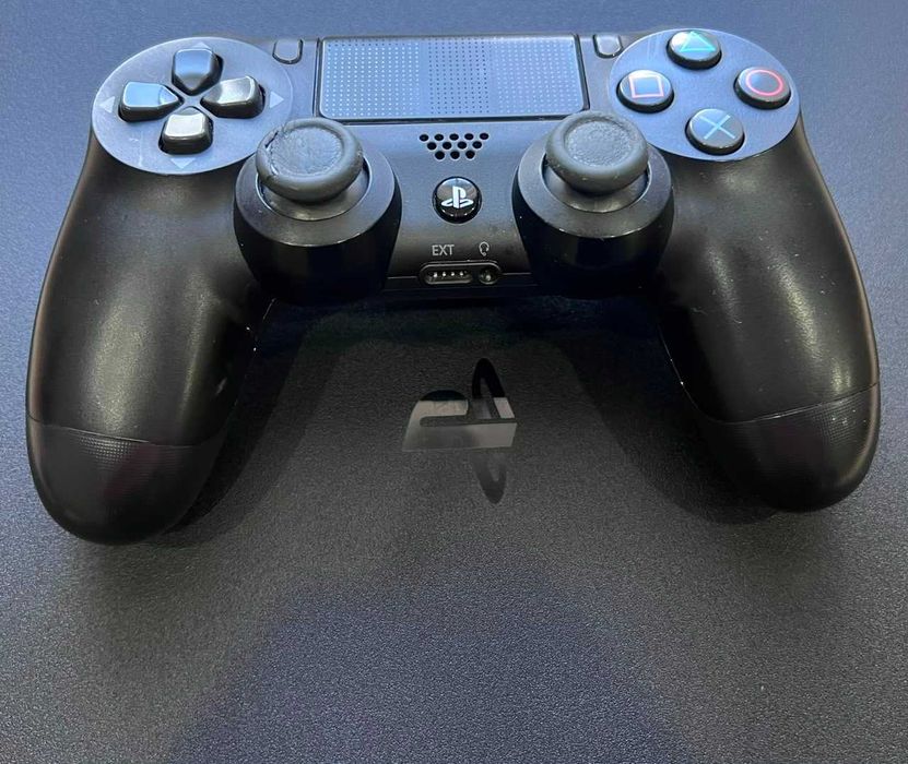 Sony PlayStation 4 Slim 1TB + 2 DualShock + игры