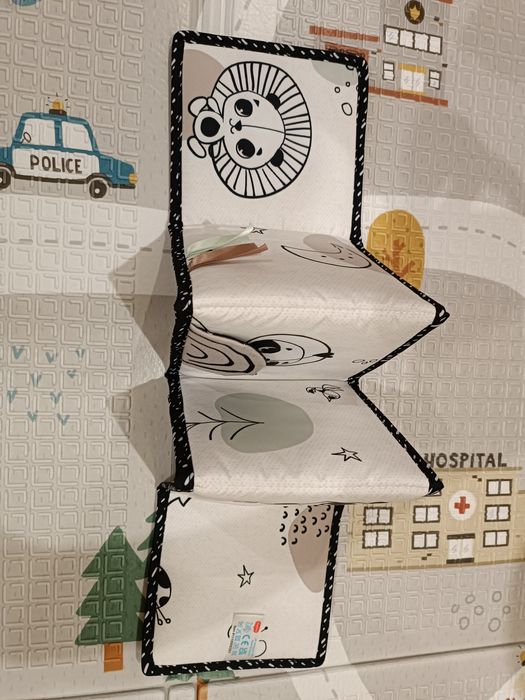 TINY LOVE Black&White Decor Двустранна книжка - обиколник DOUBLE-SIDED FIRST BOOK