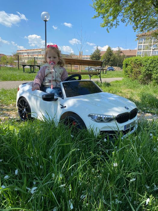 mașină electrică bmw m5