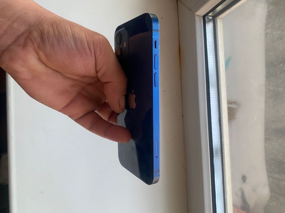 Продам айфон 12 64 гб