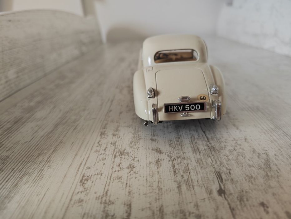 Jaguar XK120  1/24
